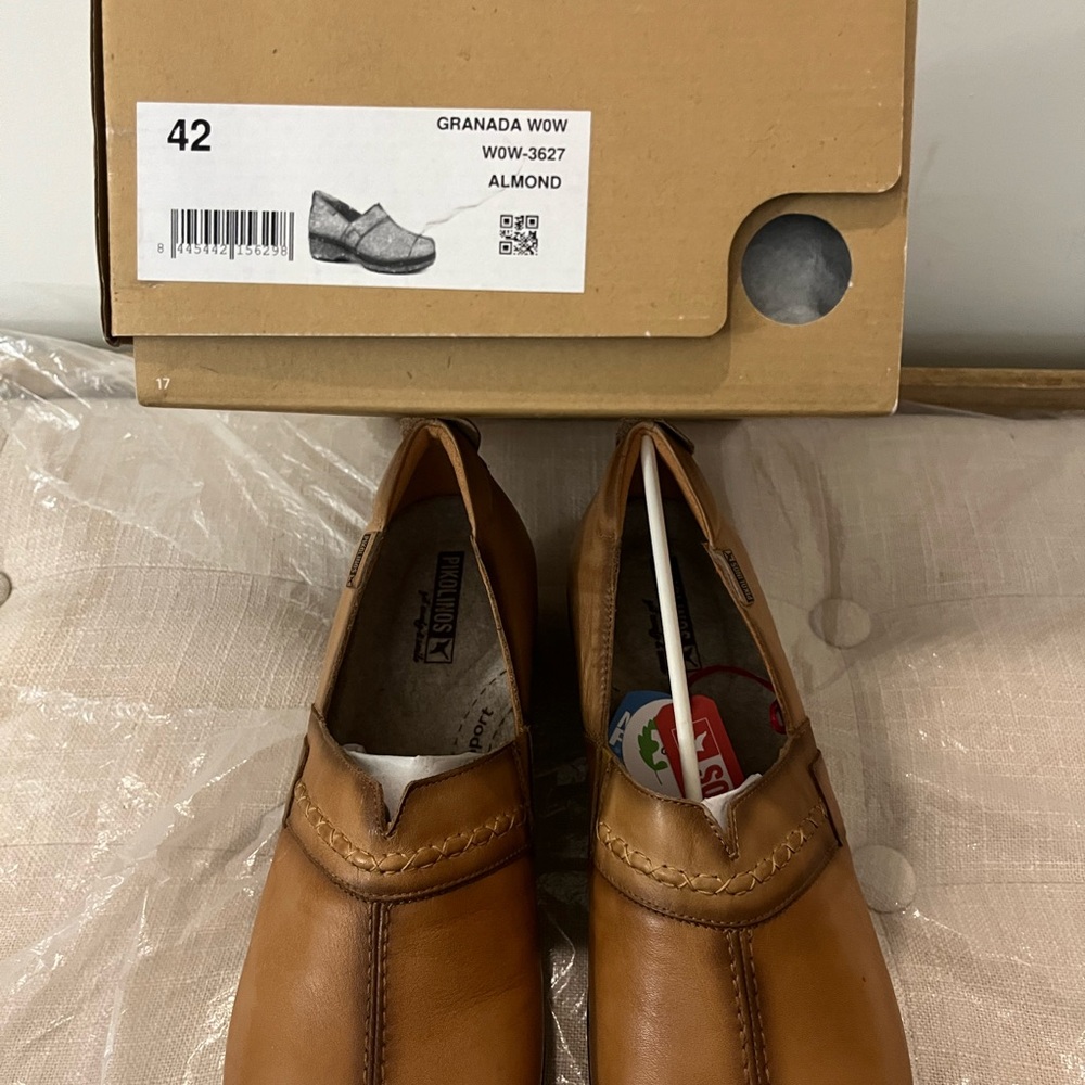 PIKOLINOS Women’s Tan Leather Loafers